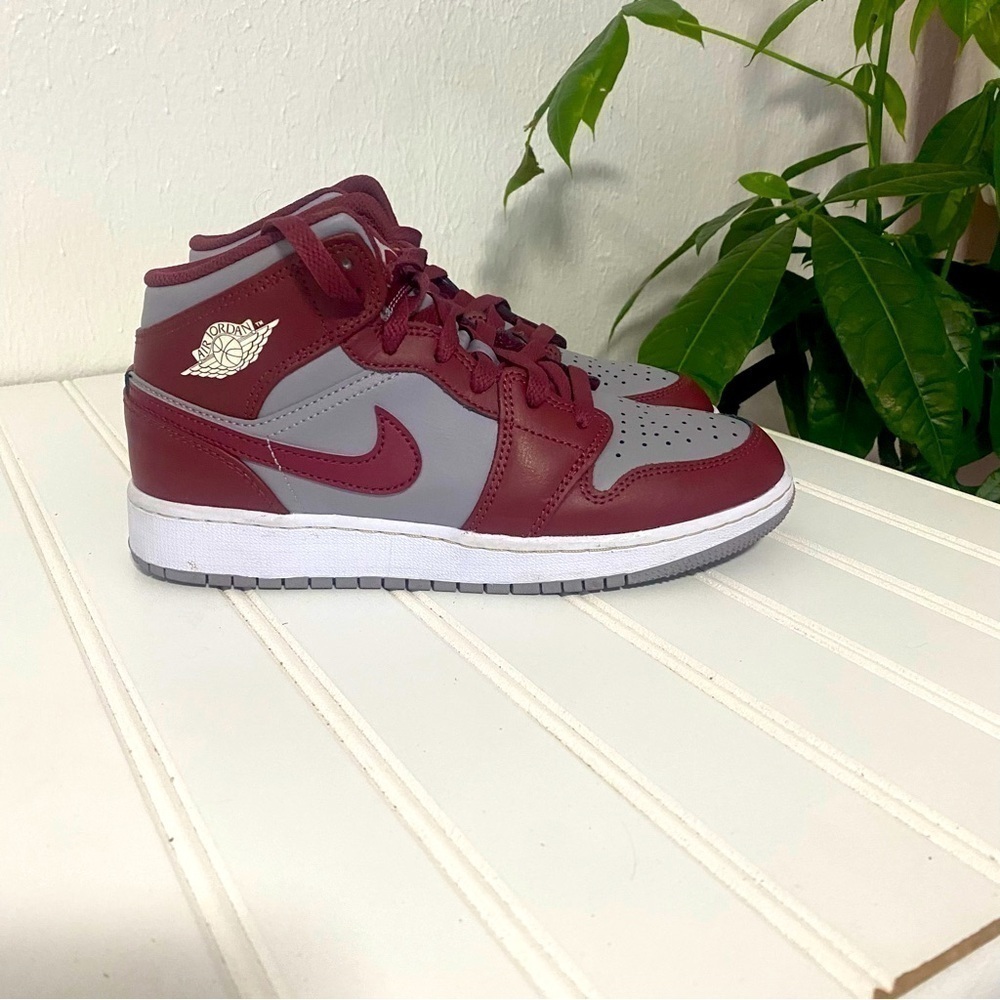 Jordan Air 1 Mid Cherrywood Team Red Maroon DQ8423-615 Size 5Y Women’s 6.5 EUC